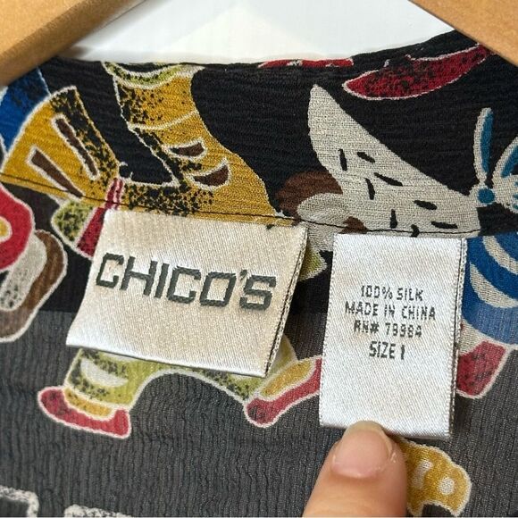 VTG Chico’s Silk Black Oriental Inspired Fairytale Novelty Print Top Sz 1 / M - Picture 6 of 7